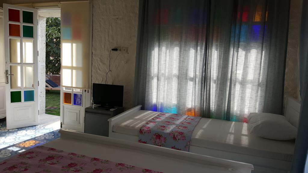 Yali Pansiyon Ilica Alaçatı Bilik gambar