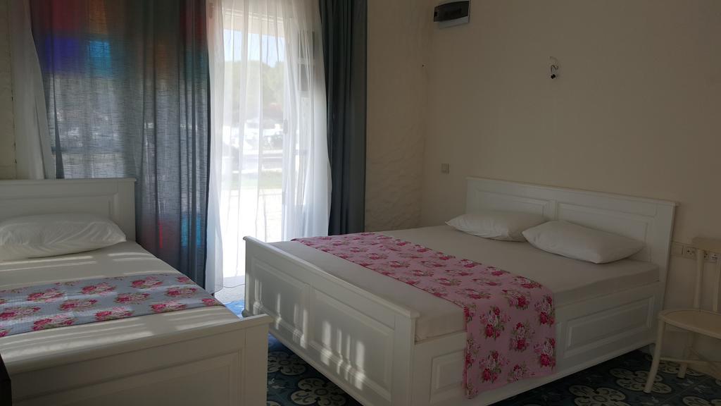 Yali Pansiyon Ilica Alaçatı Bilik gambar